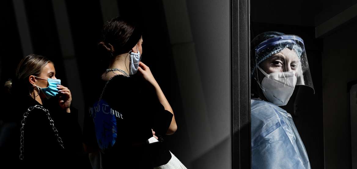 Ερχονται αλλαγές μετά το σοκ στα κρούσματα: Τα πρώτα μέτρα που είναι στο τραπέζι