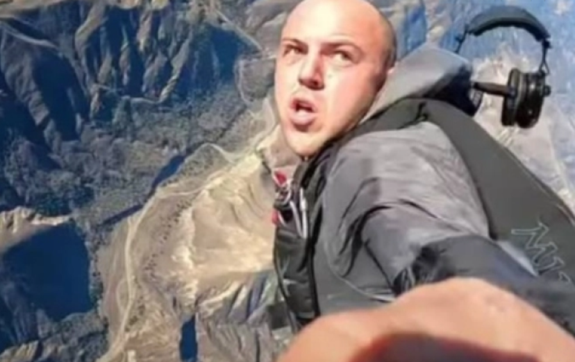 Ο πιο ανόητος YouTuber: Έριξε το αεροπλάνο στα βράχια και πήδηξε με αλεξίπτωτο ενώ τραβούσε με self stick για τα views (vid)