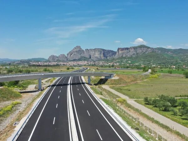 Άνοιξε ο εντυπωσιακός αυτοκινητόδρομος Ε65: Πόσο κοστίζουν τα διόδια και οι φορές που τα συναντάνε οι οδηγοί