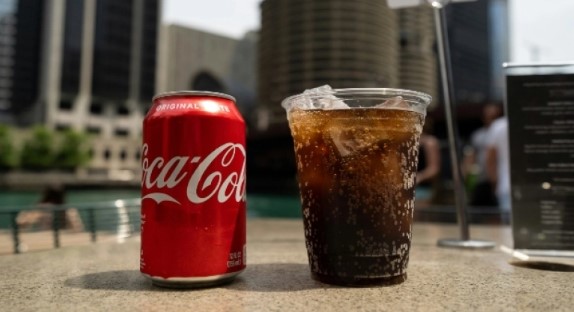 Τουρίστας παρήγγειλε βότκα με Coca-Cola σε τουριστικό θέρετρο στην Τουρκία: Σοκαρίστηκε μόλις ήρθε ο λογαριασμός (vid)