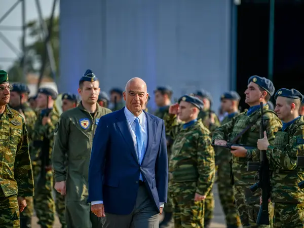 Ο πραγματικός αποδέκτης της αιχμής Δένδια και οι δάσκαλοι ντραμς του Λοβέρδου