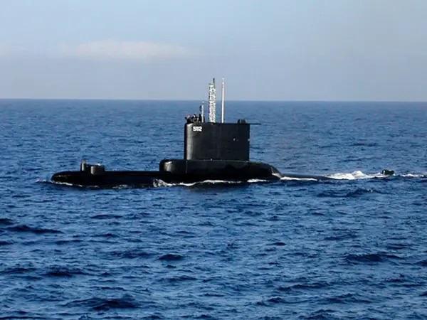 «Θέλω 2ΚΧ σε τριγωνικό ραντάρ»: Αποσύρθηκε το υποβρύχιο της πιο θρυλικής φάρσας του Φουσέκη (vid)