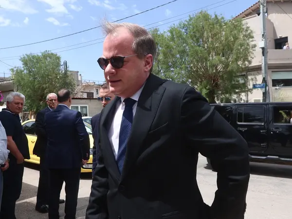 Η αντίδραση του Μαξίμου στη... σιωπή του Καραμανλή για τα Τέμπη