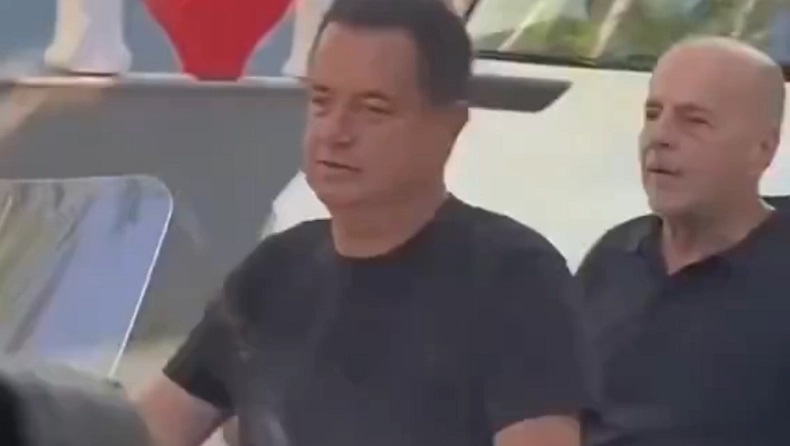 Video: Πώς ο Γιάννης Αλαφούζος γλίτωσε την κίνηση στην Τουρκία με τη μοτοσυκλέτα του Ατζούν (vid)