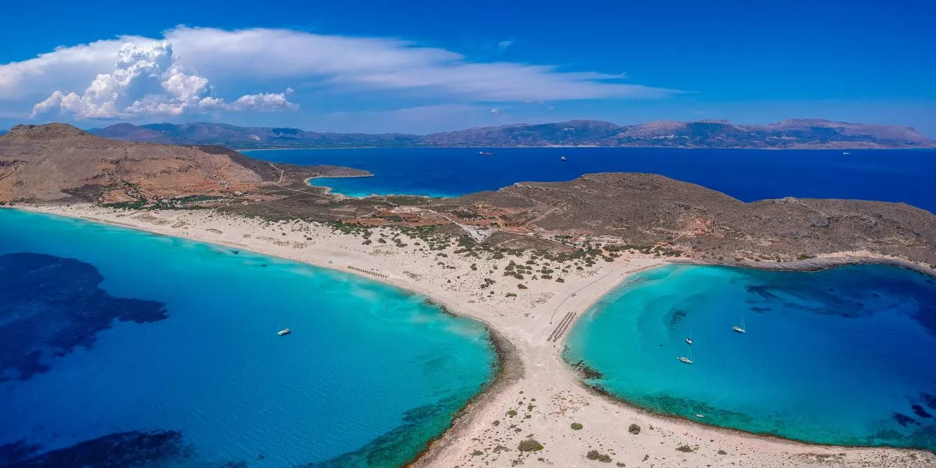 Αυτές είναι οι πιο εντυπωσιακές «δίδυμες» παραλίες της Ελλάδας