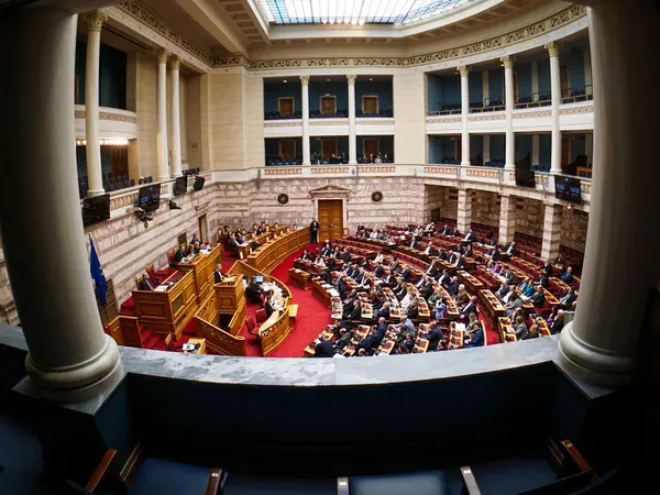Το ζόρικο υπουργικό ντουέτο που είναι στα μαχαίρια και το φρένο στις διαρροές