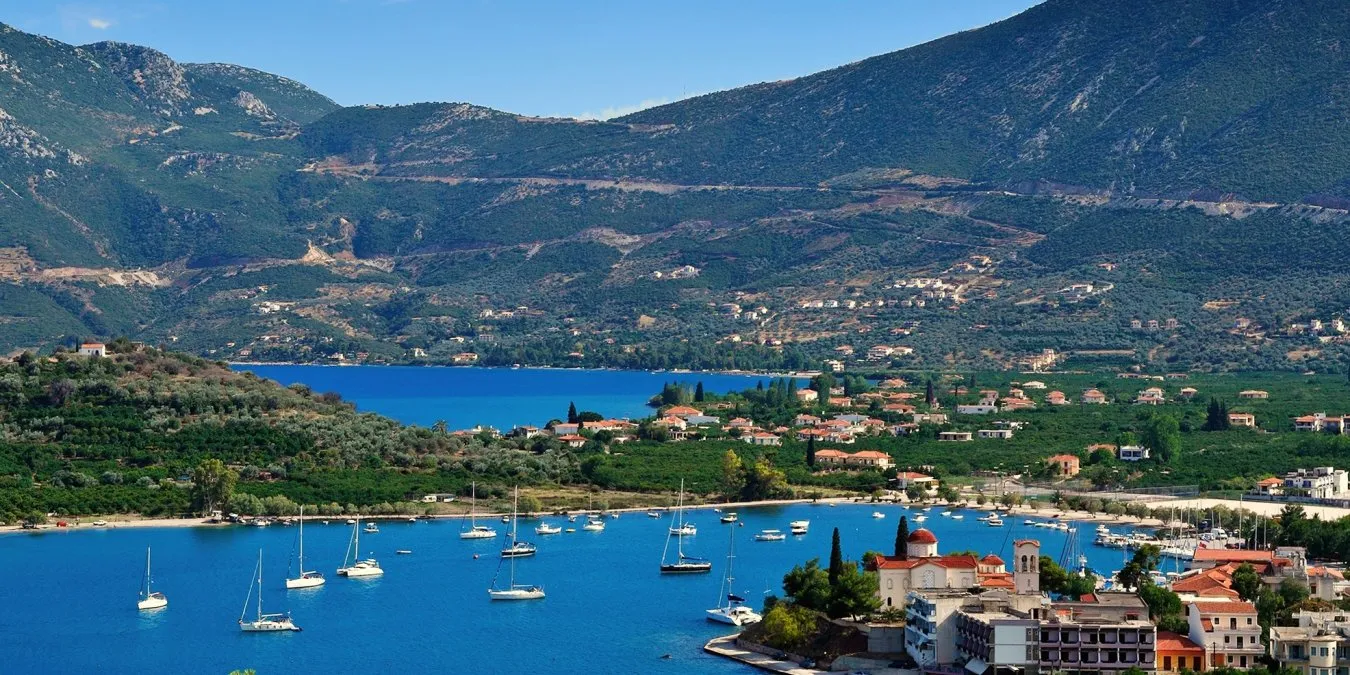 5 σύντομες αποδράσεις από την Αθήνα για να συνδυάσετε μπάνιο και φαγητό