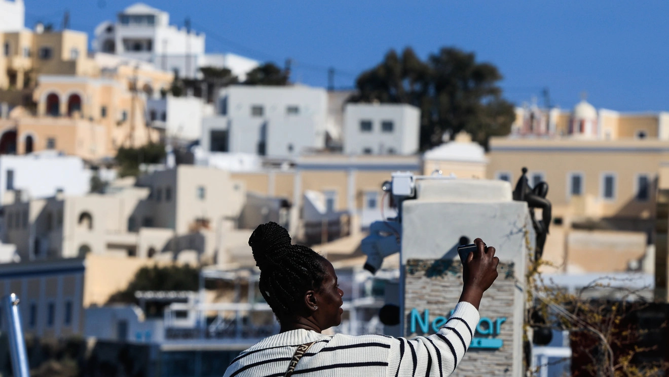 Οι πιο τοξικές αναρτήσεις τουριστών για τις διακοπές στην Ελλάδα (vids)