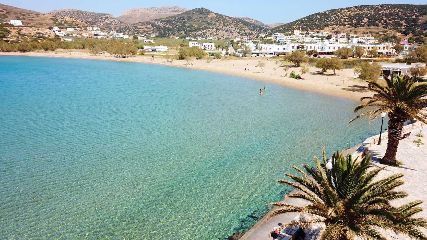 Σύρος: Οδηγός για τις εντυπωσιακές παραλίες του νησιού με τα κρυστάλλινα νερά