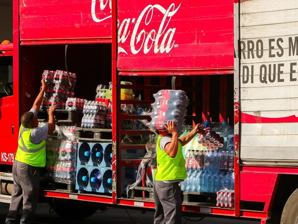 Η πόλη που είναι εθισμένη στην Coca Cola: Δεν θα πιστέψετε πώς την χρησιμοποιούν