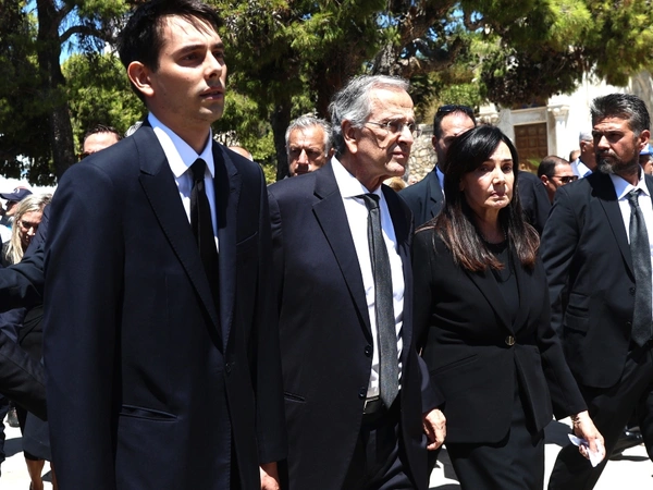 Ράγισε καρδιές ο επικήδειος του Αντώνη Σαμαρά: «Τι να πει ένας πατέρας που χάνει το παιδί του»
