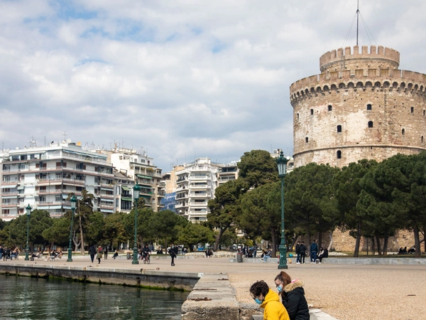 Η γαλάζια απόβαση στη Θεσσαλονίκη, η γκρίνια στις περιφέρειες και η άνοδος του Τσίπρα 