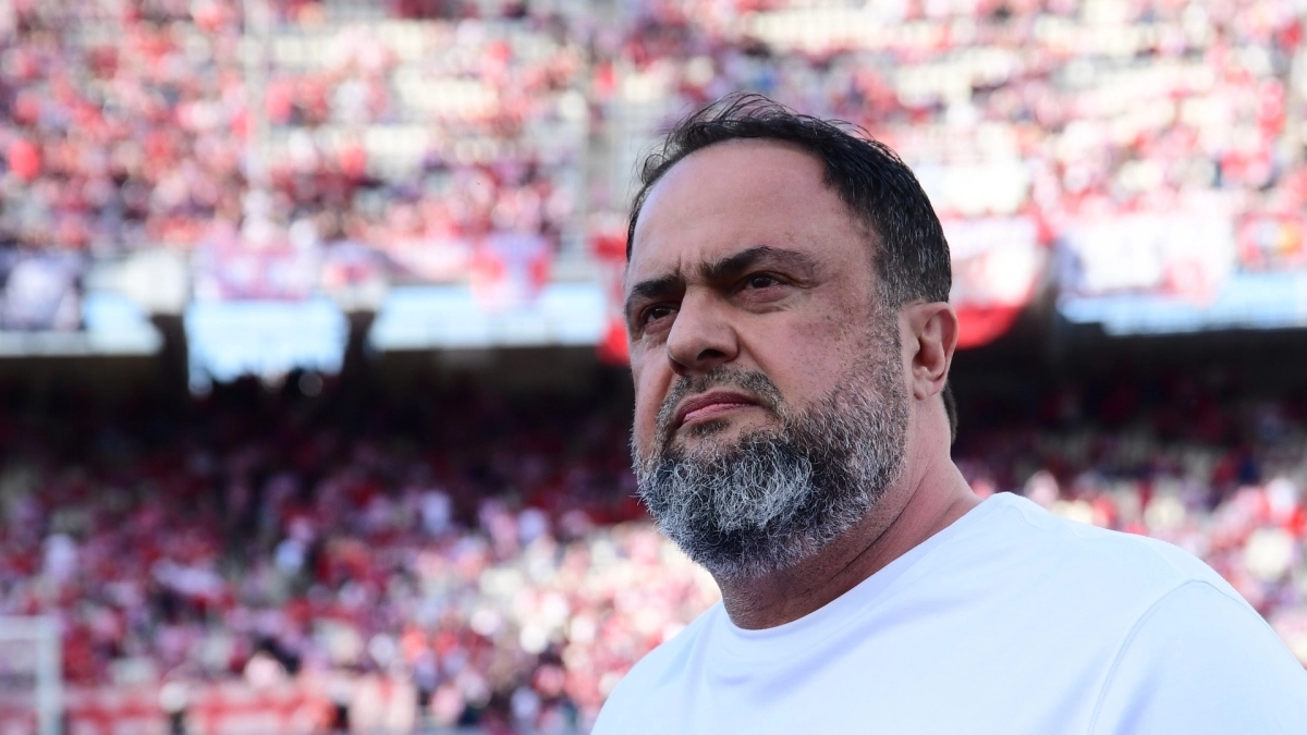 Το νέο σύνθημα των εκστασιασμένων οπαδών της Νότιγχαμ Φόρεστ για τον Βαγγέλη Μαρινάκη: «Μισεί την Τότεναμ, μισεί την Πάλας!» (vid)