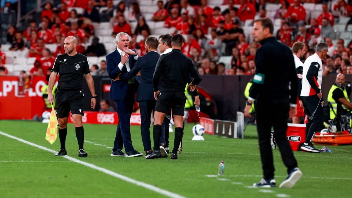 Μπενφίκα - Ρίο Άβε 1-1: Special... μπλόκο από Συλαϊδόπουλο στον Μουρίνιο στο 90+2'