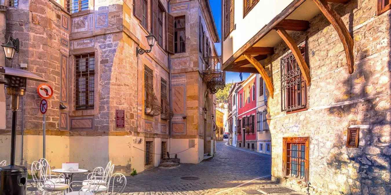 10 παλιές πόλεις της Ελλάδας για φθινοπωρινές αποδράσεις