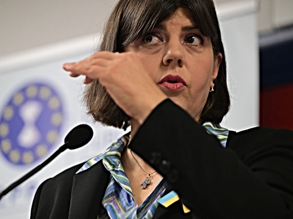 Γιατί όλοι στο Πέραμα κοιτούσαν εμβρόντητοι τη θεόρατη Λάουρα Κοβέσι