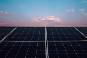 Φωτοβολταϊκά: Πώς θα έχετε δωρεάν ρεύμα από τον ήλιο για 18 χρόνια