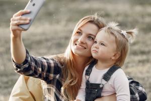 Γιατί δεν πρέπει να δημοσιεύεις φωτογραφίες του παιδιού σου στα social media