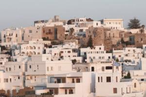 Διακοπές χωρίς αυτοκίνητο: Τα δύο ελληνικά νησιά που προτείνει η Τelegraph για το καλοκαίρι