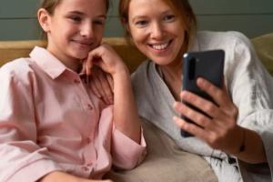 Τι να προσέξεις πριν δώσεις στο παιδί σου κινητό