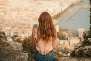 Να πόσα σκαλιά χρειάζεται να ανεβαίνεις καθημερινά για να ζήσεις περισσότερο, σύμφωνα με ειδικό