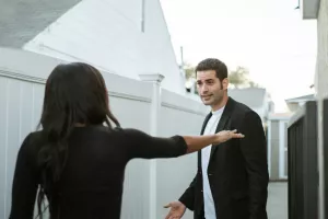 11 φράσεις που χρησιμοποιούν οι έξυπνοι άνθρωποι για να κατευνάσουν τον θυμό κάποιου απέναντί τους