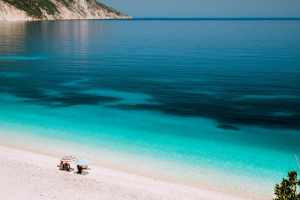Οι τρεις παραδεισένιες παραλίες της Ελλάδας που μπήκαν στις 50 καλύτερες του κόσμου