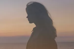 3 χαρακτηριστικά που έχουν οι εξαιρετικά επιτυχημένοι άνθρωποι, αλλά τους κοστίζουν ακριβά