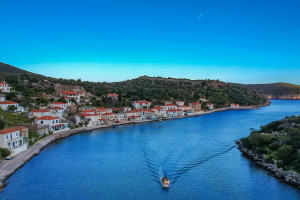 Τρία γραφικά ψαροχώρια γύρω από τη Μονεμβασιά που αξίζει να ανακαλύψετε