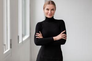 Θέλεις να δείχνεις πιο συμπαθής; Η μοναδική αλλαγή που πρέπει να κάνεις στη στάση του σώματός σου