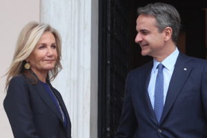 Αφήνει την Αθήνα με χαμόγελο ο Κυριάκος