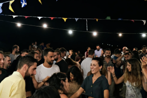 Πού να χορέψεις ικαριώτικο σήμερα στην Αθήνα - Το “σύγχρονο” πανηγύρι που θυμίζει τα νησιώτικα γλέντια