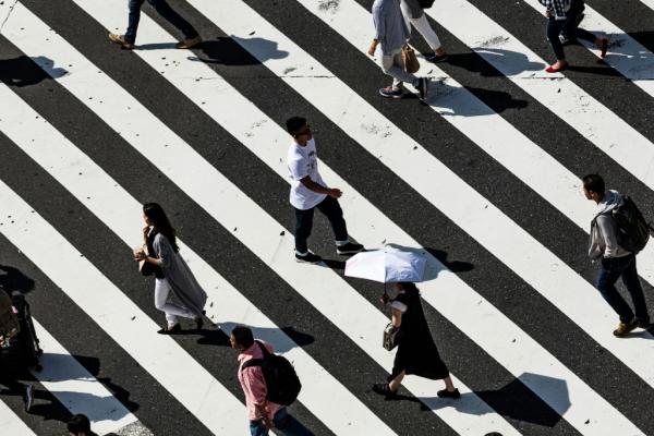 6 απλοί τρόποι να συνδεθείς με αγνώστους σε λίγα λεπτά, σύμφωνα με executive coach