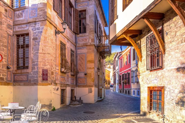 10 παλιές πόλεις της Ελλάδας για φθινοπωρινές αποδράσεις