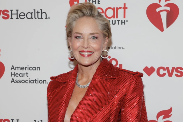 Η Σάρον Στόουν αποκάλυψε ποιος ηθοποιός φιλάει καλύτερα. Αλήθεια, δεν το περιμέναμε